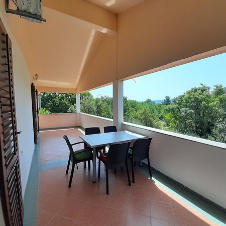Apartments Marta Starigrad Paklenica Rom bilde