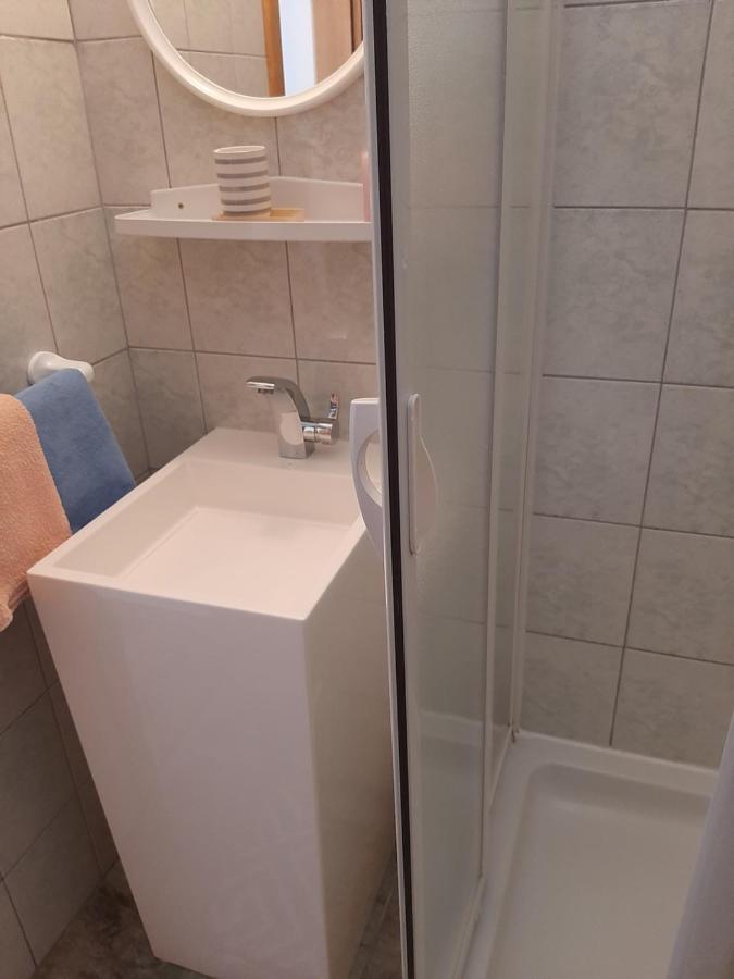 Apartments Marta Starigrad Paklenica Eksteriør bilde