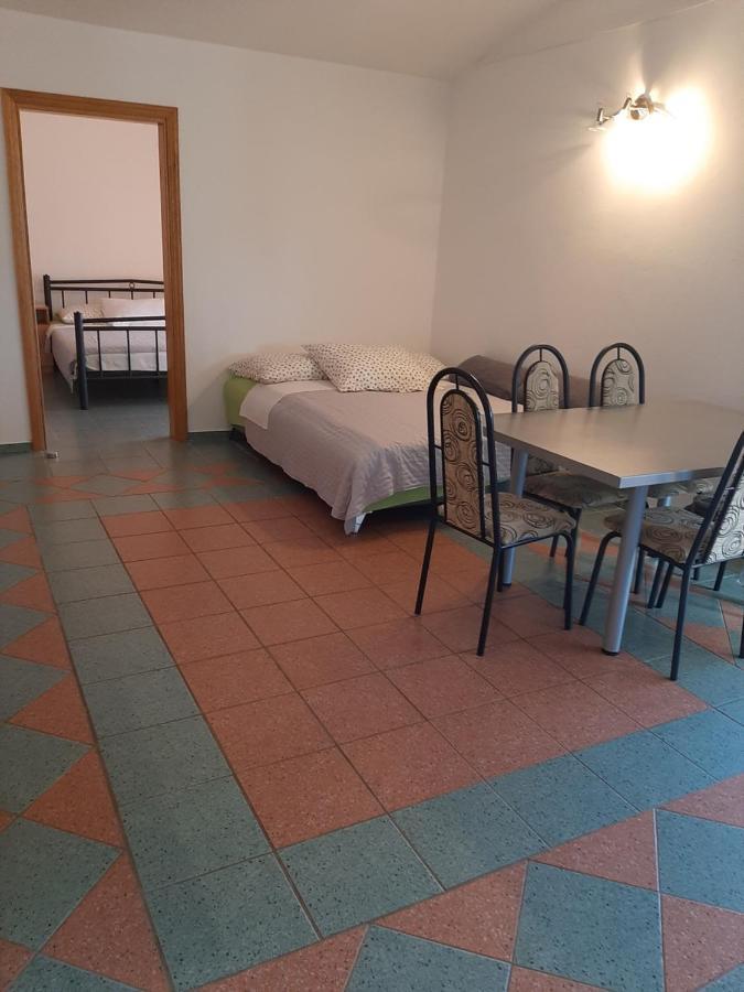 Apartments Marta Starigrad Paklenica Eksteriør bilde