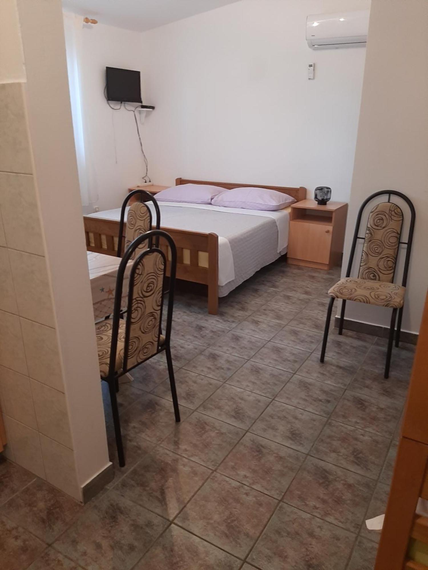 Apartments Marta Starigrad Paklenica Rom bilde