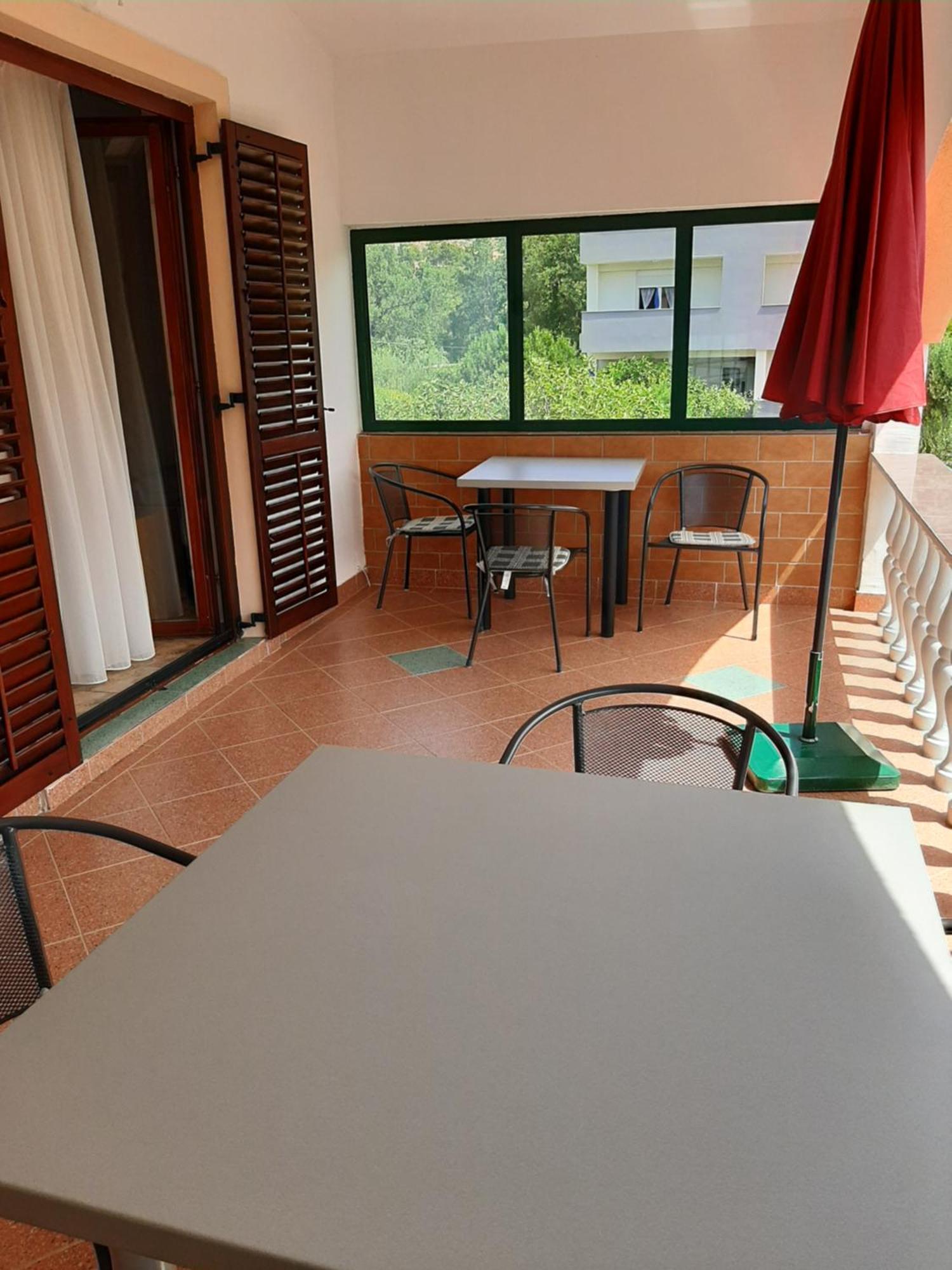 Apartments Marta Starigrad Paklenica Rom bilde