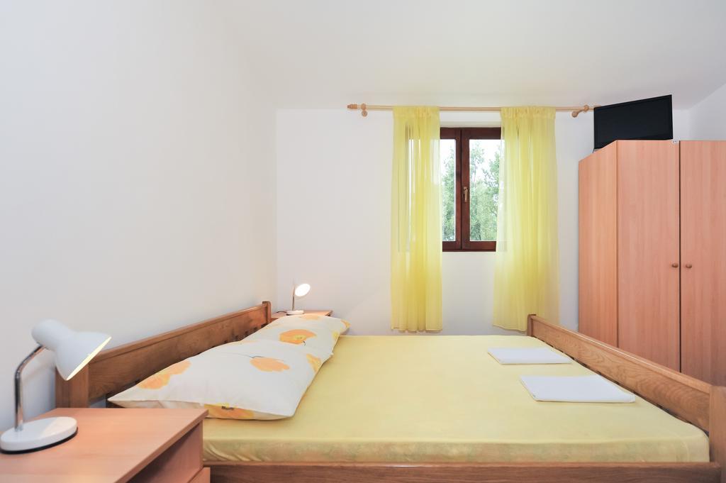 Apartments Marta Starigrad Paklenica Rom bilde