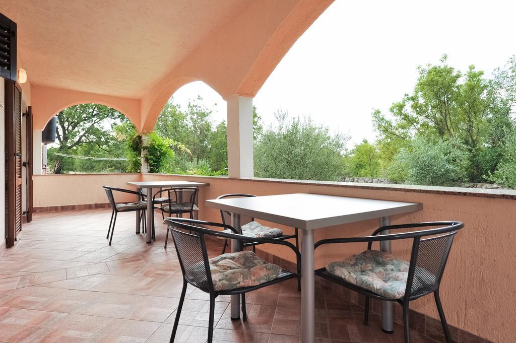 Apartments Marta Starigrad Paklenica Rom bilde