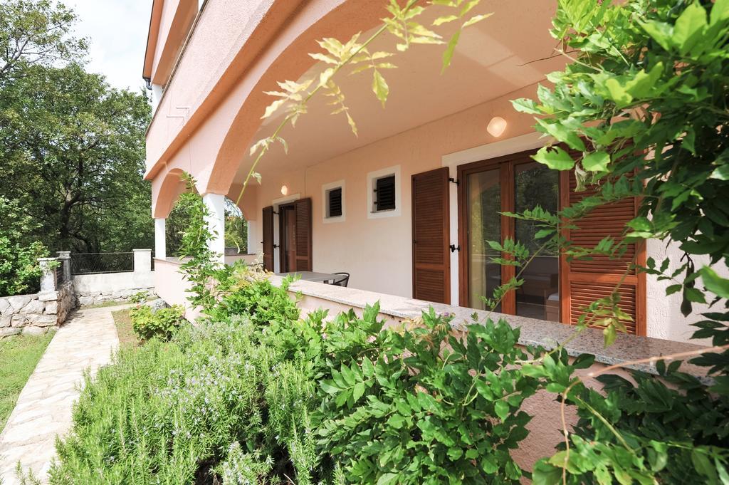 Apartments Marta Starigrad Paklenica Rom bilde