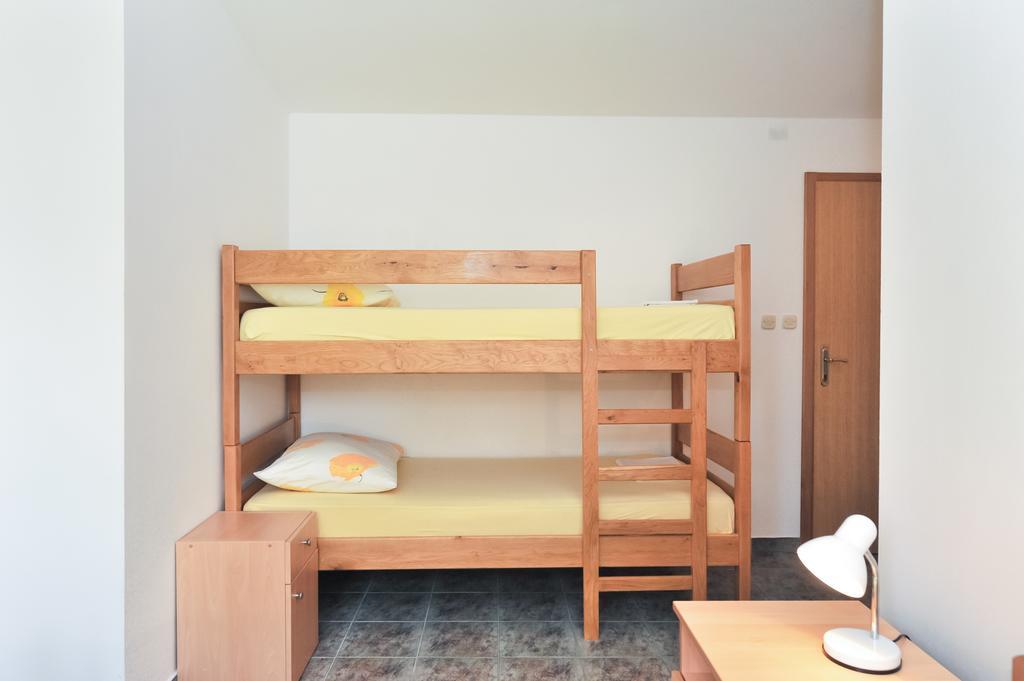 Apartments Marta Starigrad Paklenica Rom bilde